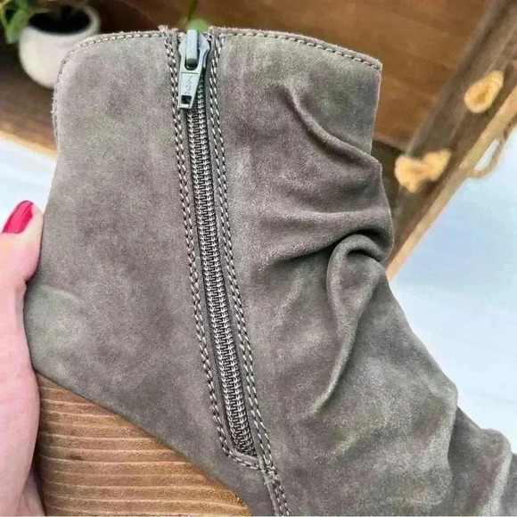 New (MSRP:$89) LEATHER DIBA Wood Wedge Heel Suede Slouch Style Booties - Sz 8.5 - Picture 14 of 15